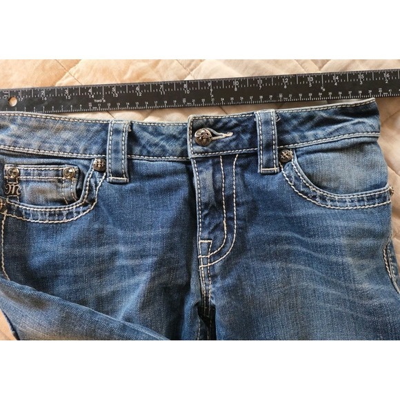 Size 29 Miss Me Jeans Women's Signature Embroidered Capri Flap Pockets Bling EUC - Picture 7 of 11